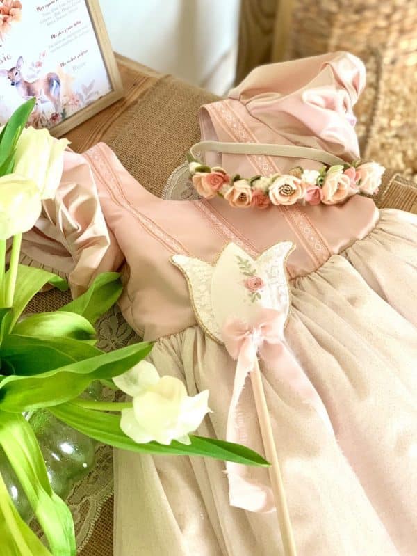 robe-enfant-taffetas-rose-et-vert-deguisement-conte-de-fee-poucette-alice-et-charlotte-baguette-de-fee-couronne-de-fleurs-artisanat-francais
